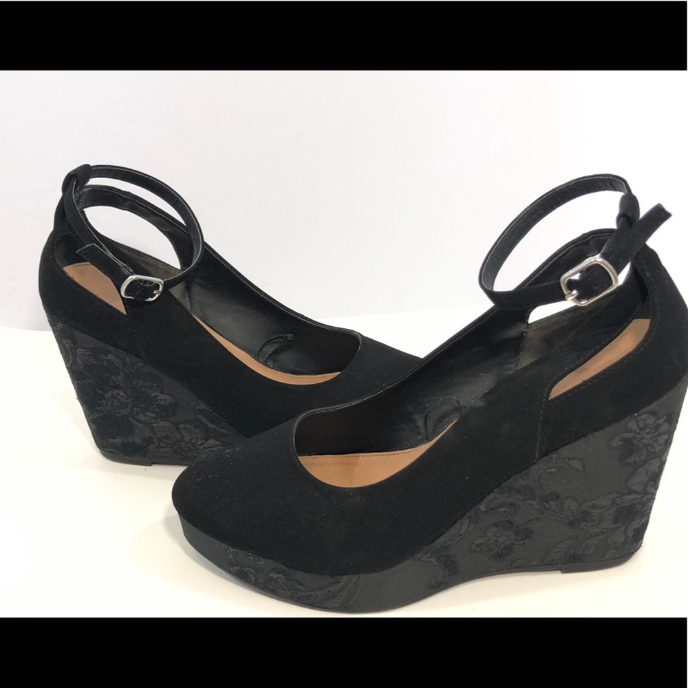 Black strap platform wedge heels